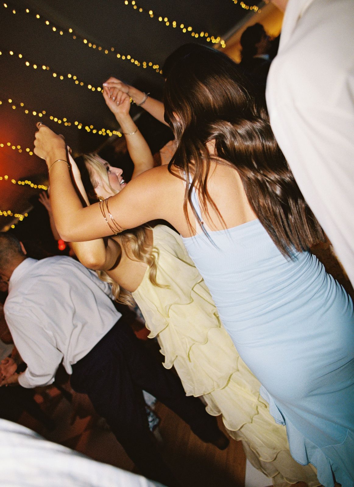 Hands up, floor full